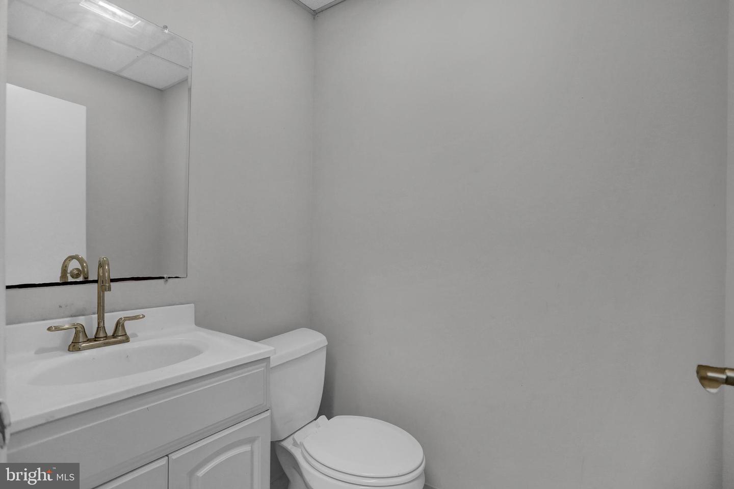429 Eastern Blvd #a Property Photo 10