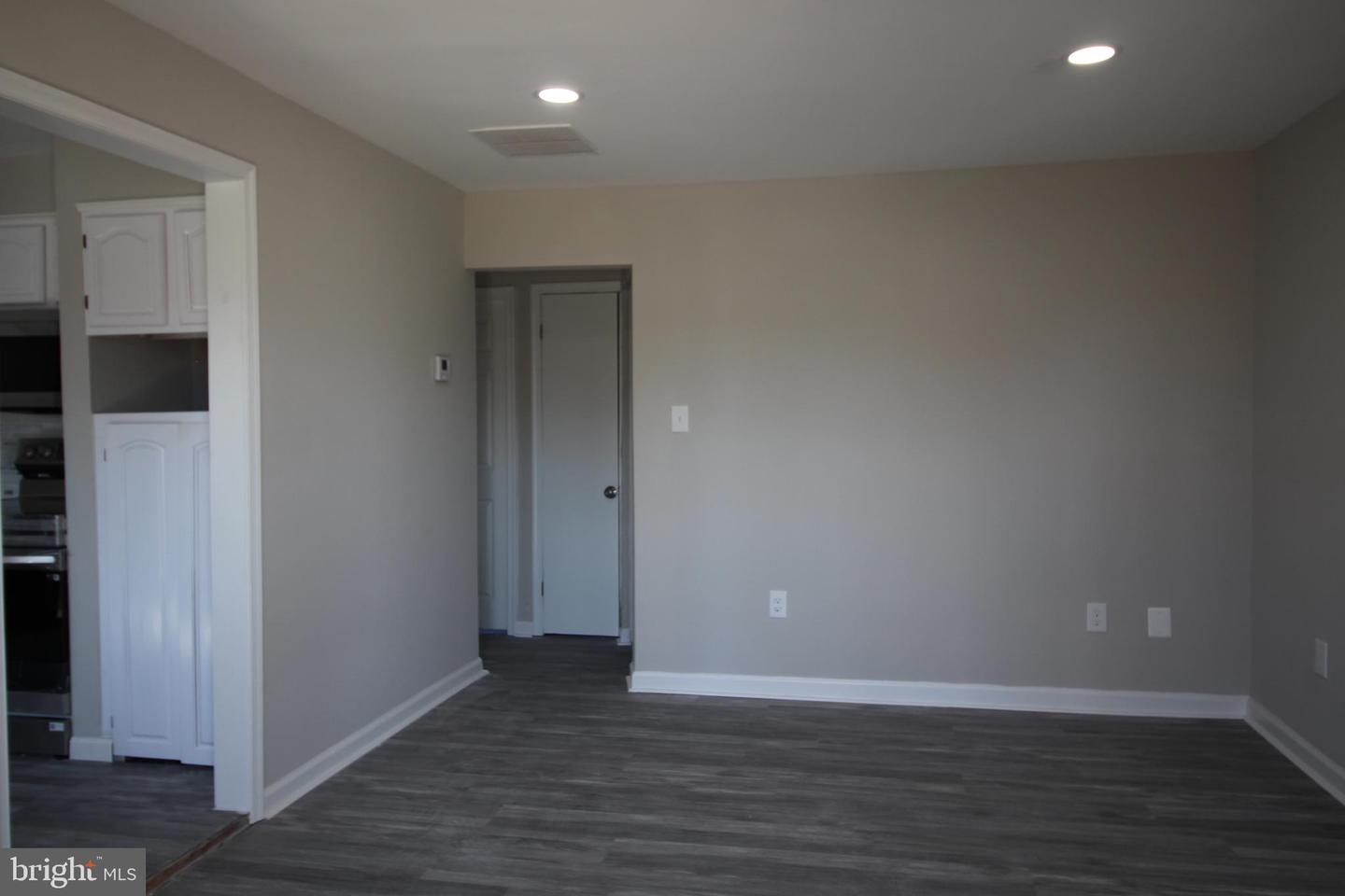18 Compression Property Photo 19