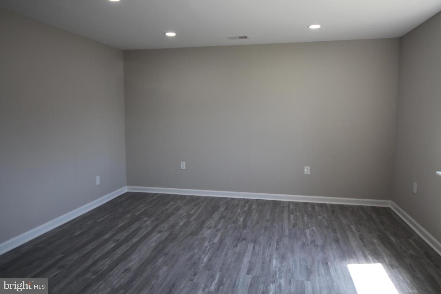 18 Compression Property Photo 42