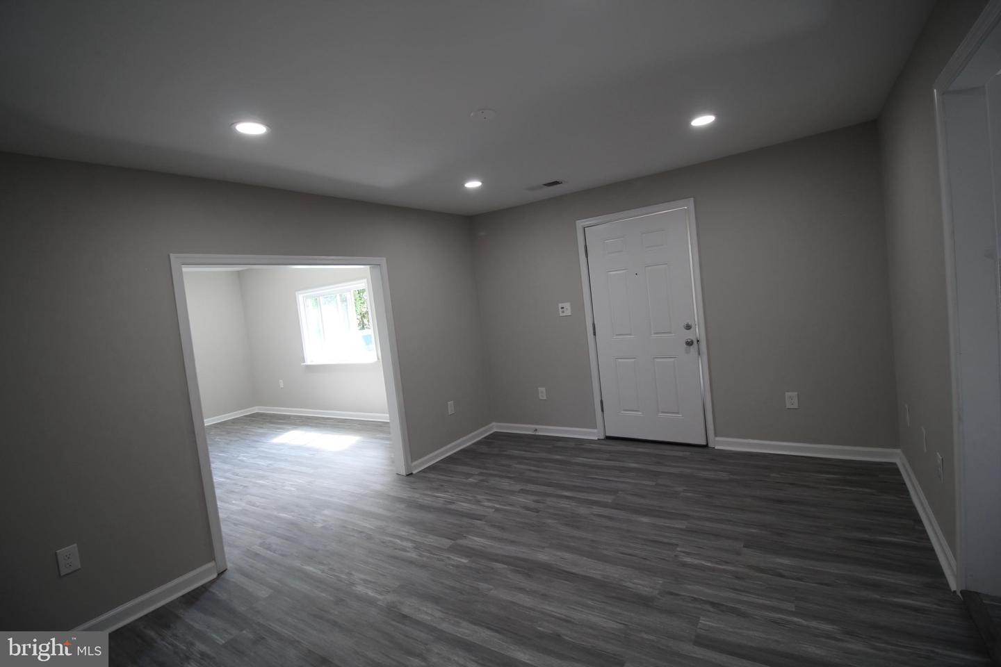 18 Compression Property Photo 47