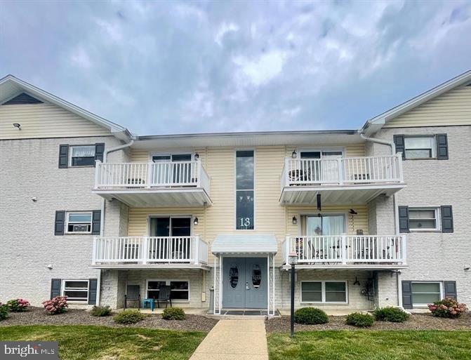 13 Warren Lodge Ct #1-b Property Photo 1