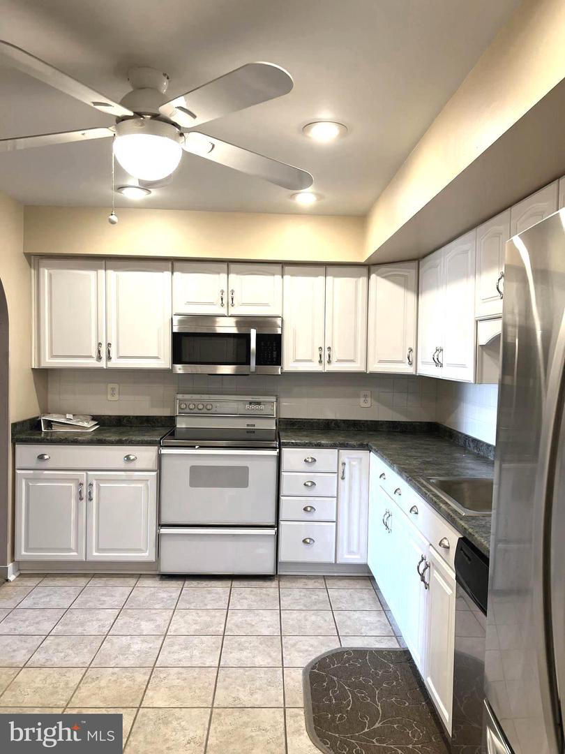 16 Stonehenge Cir #16-5 Property Photo 5