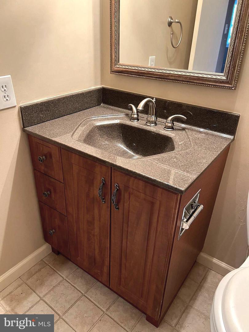 16 Stonehenge Cir #16-5 Property Photo 25
