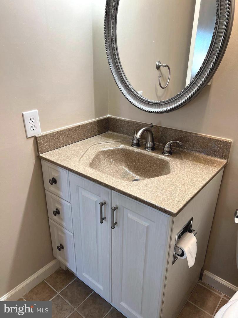 16 Stonehenge Cir #16-5 Property Photo 32