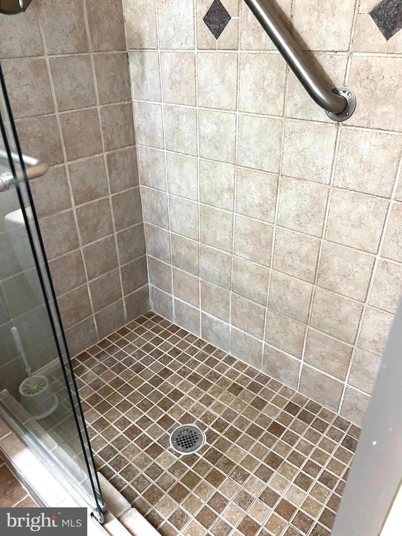 16 Stonehenge Cir #16-5 Property Photo 33