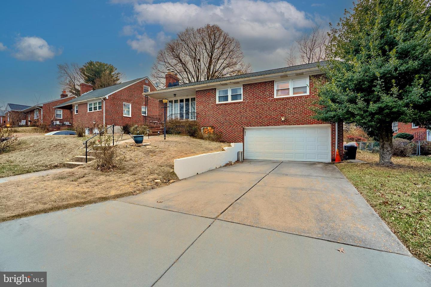 1320 Heather Hill Rd Property Photo 4