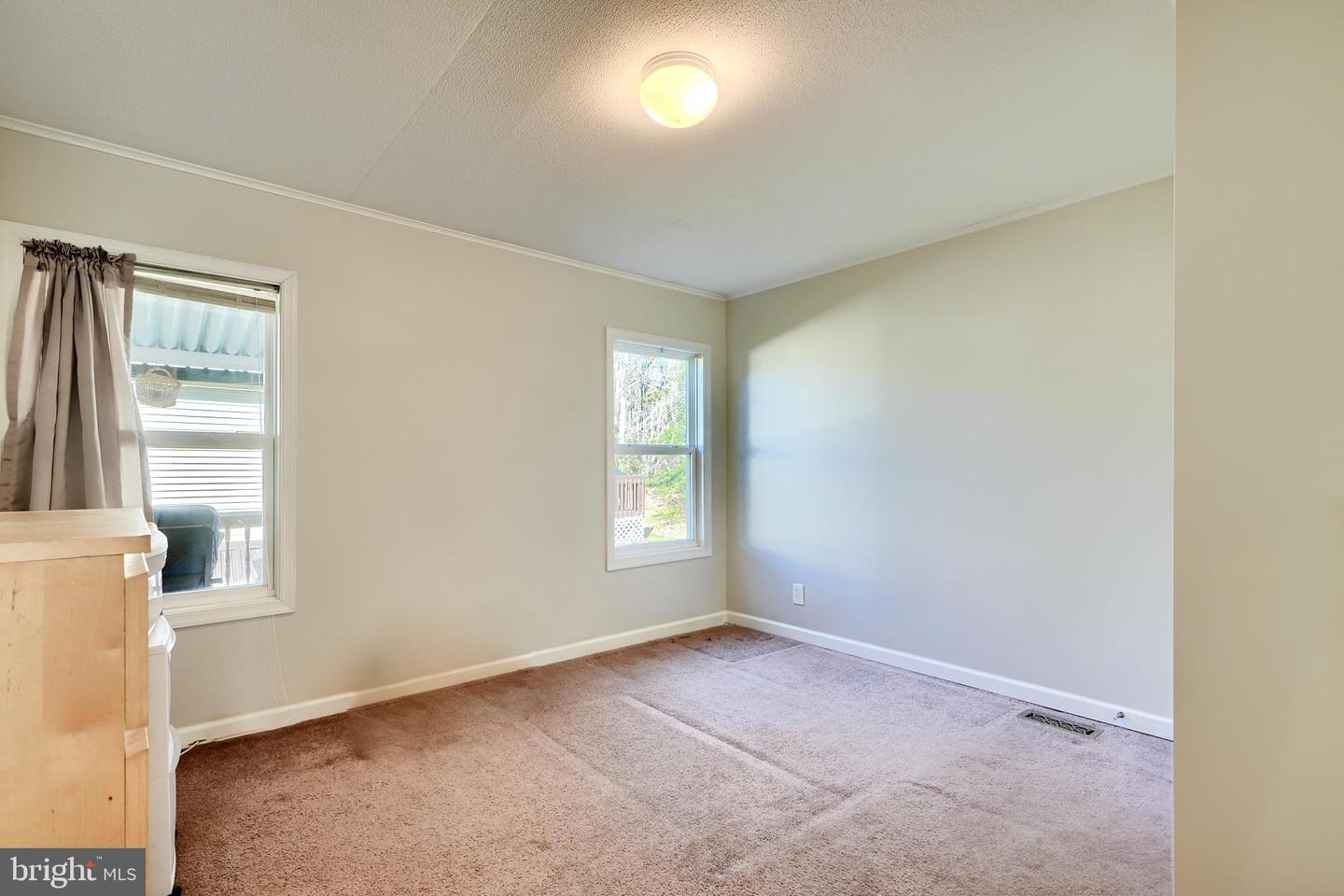 127 Cowhide Cir Property Photo 16