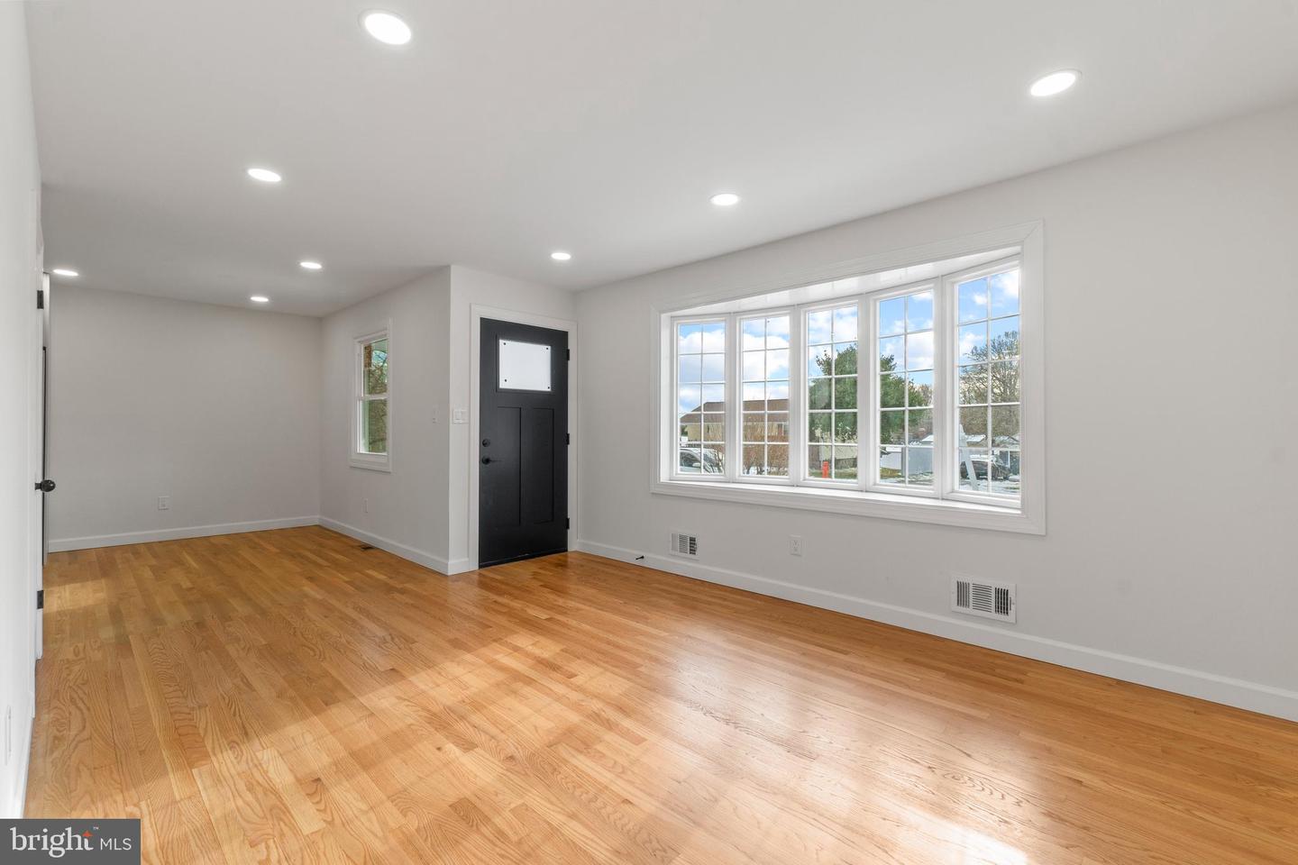 2900 Superior Ave Property Photo 5
