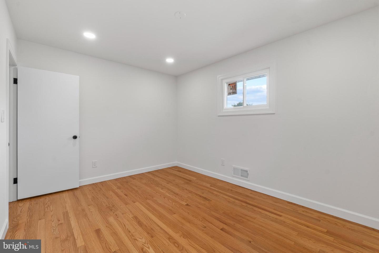 2900 Superior Ave Property Photo 18
