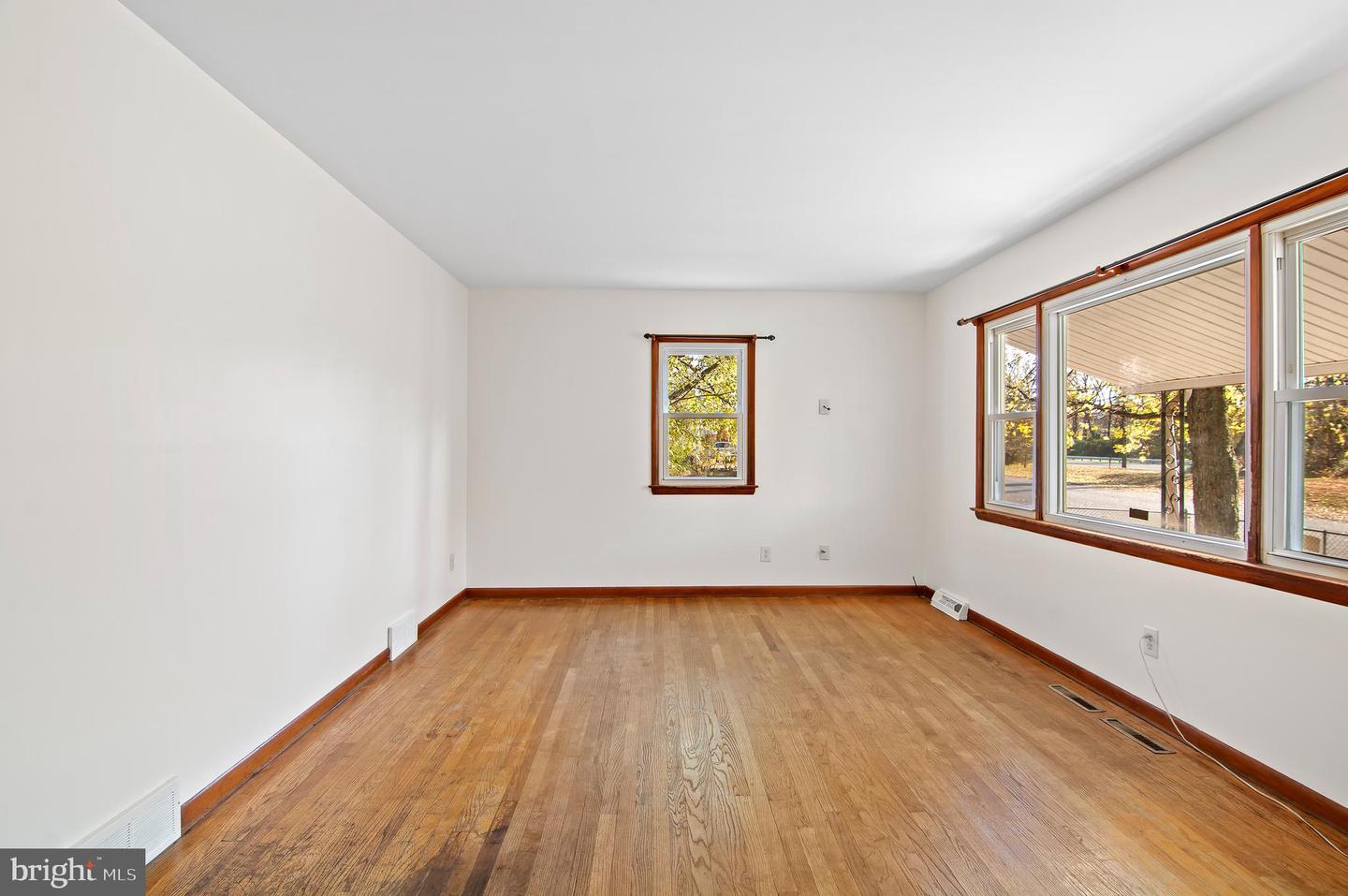 2 Runway Ct Property Photo 5