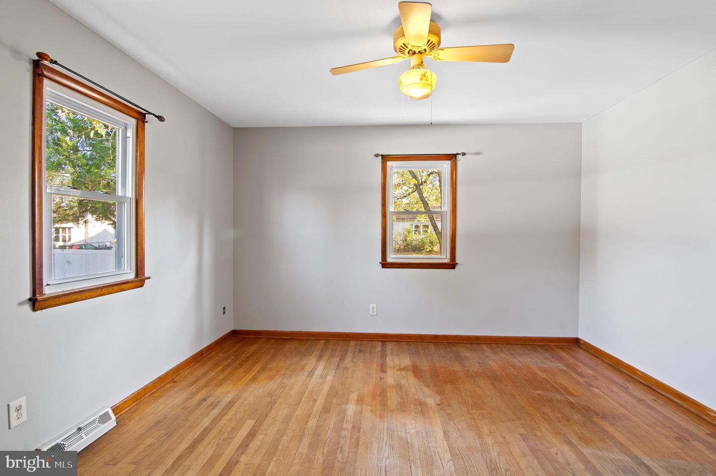 2 Runway Ct Property Photo 9