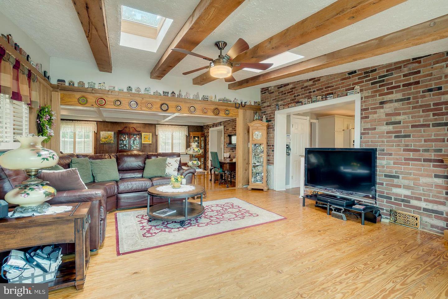 12301 Manor Rd Property Photo 6