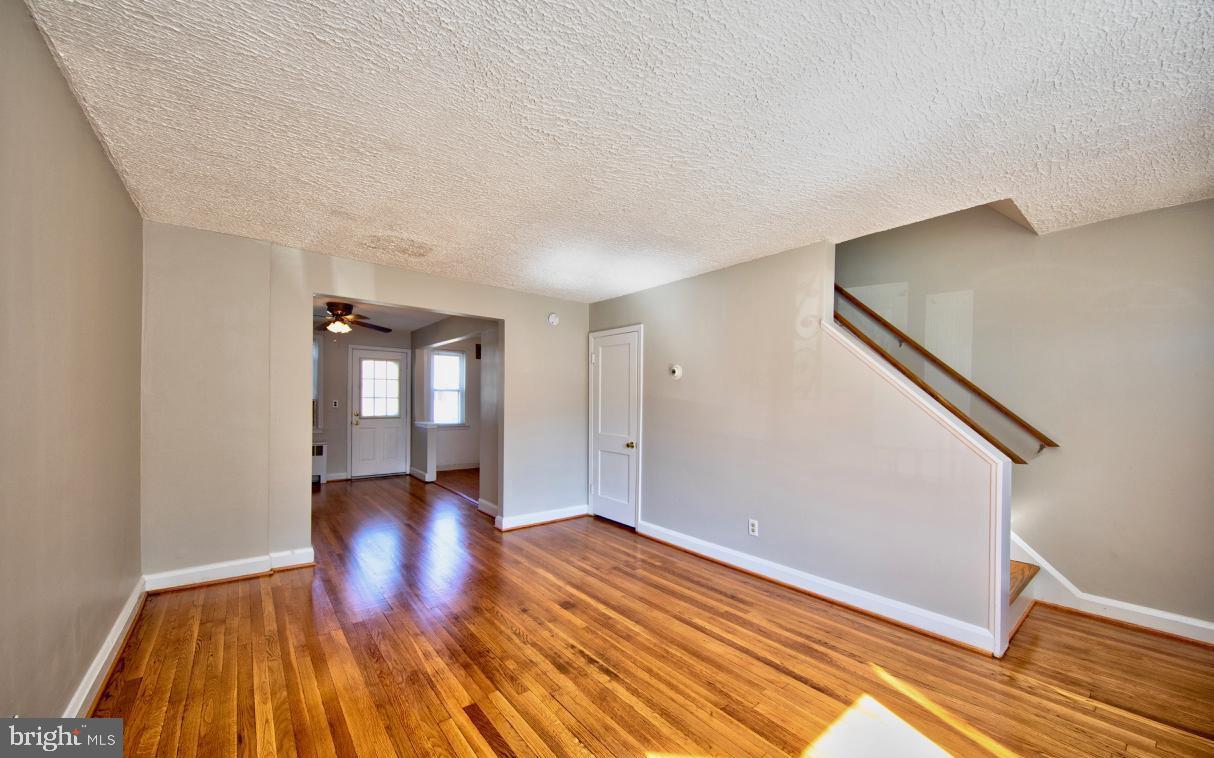 1245 Primrose Ave Property Photo 3