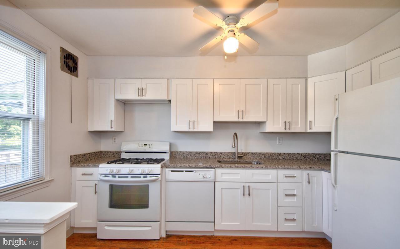 1245 Primrose Ave Property Photo 5