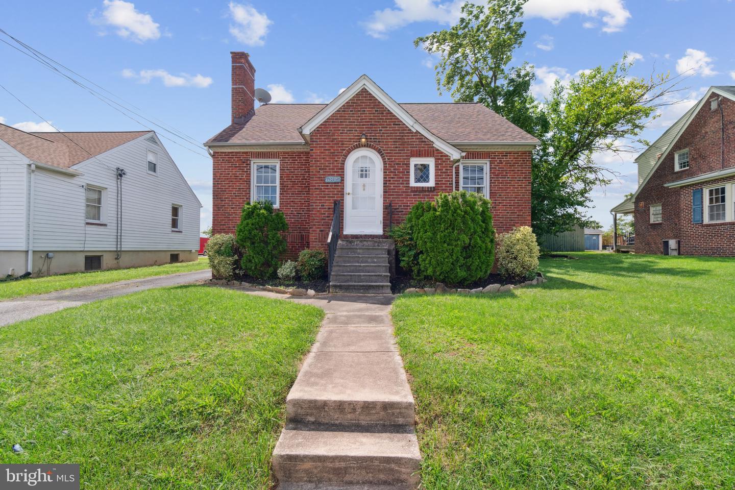 6815 Golden Ring Road Property Photo 2