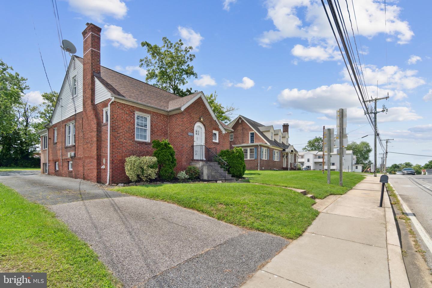 6815 Golden Ring Road Property Photo 4