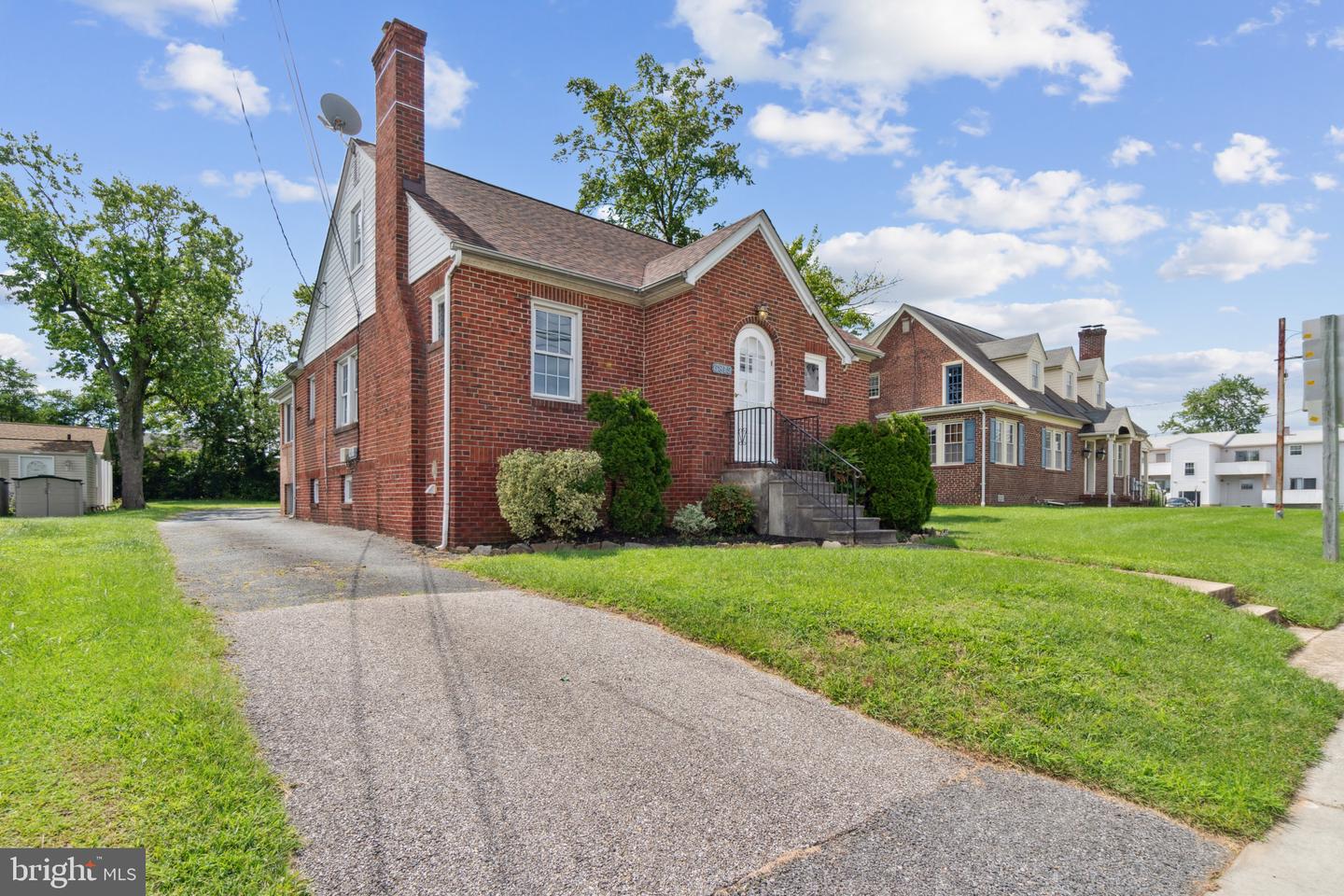 6815 Golden Ring Road Property Photo 39