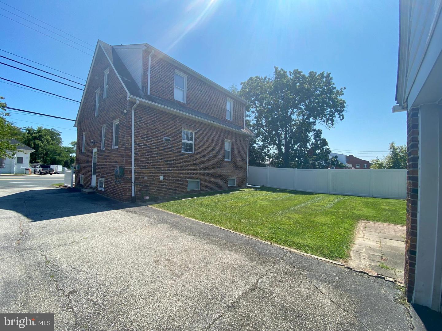 9532 Belair Rd Property Photo 3