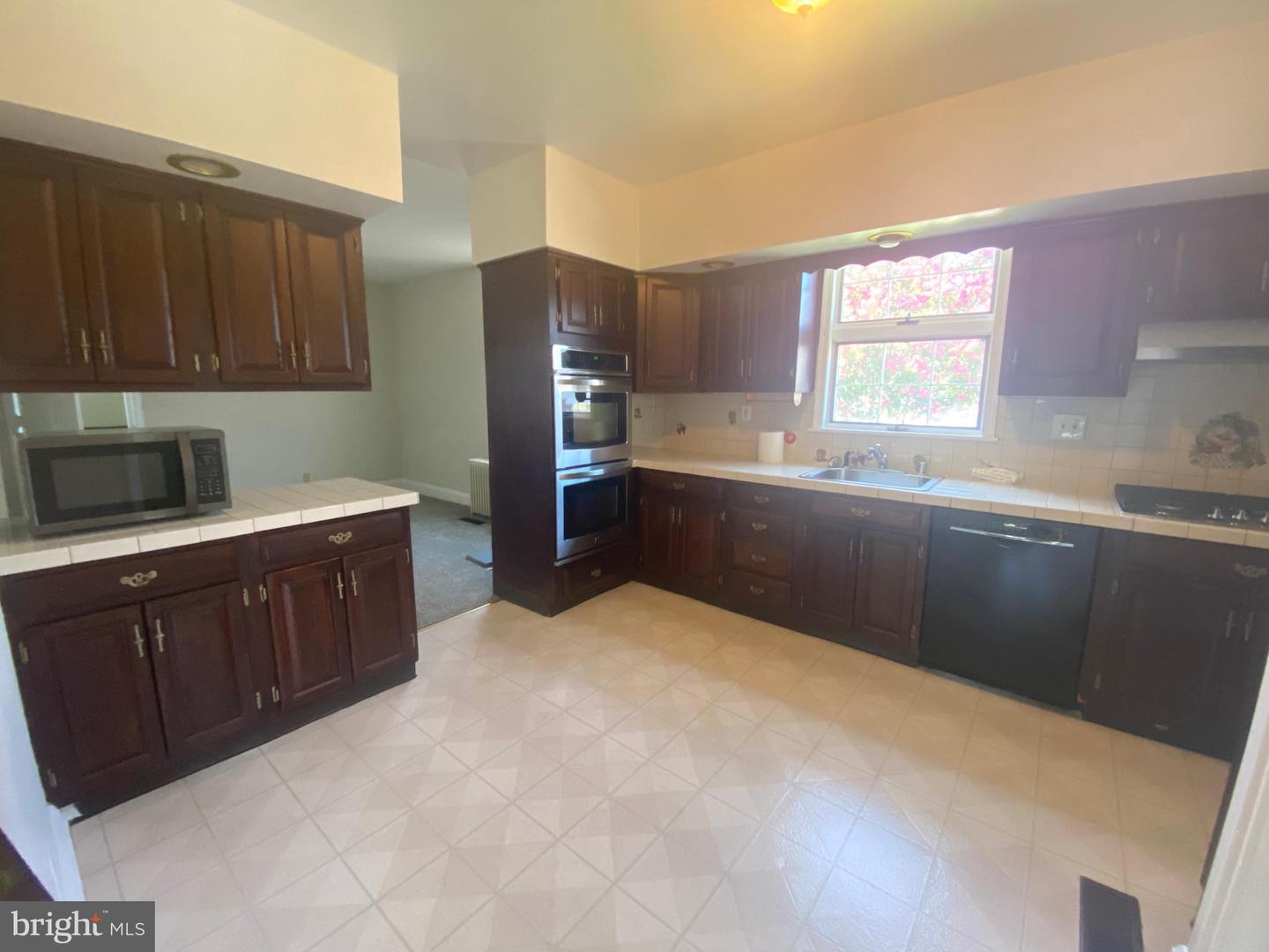 9532 Belair Rd Property Photo 5