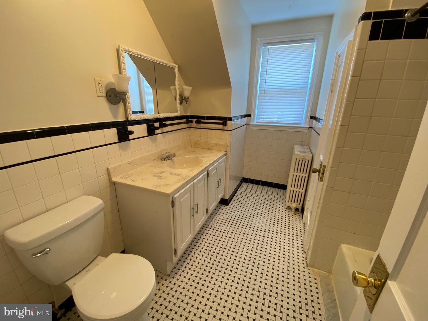 9532 Belair Rd Property Photo 17