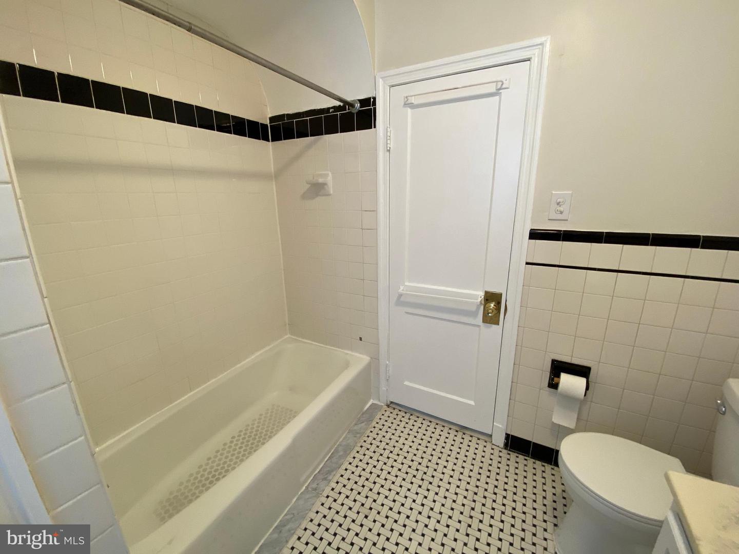 9532 Belair Rd Property Photo 18