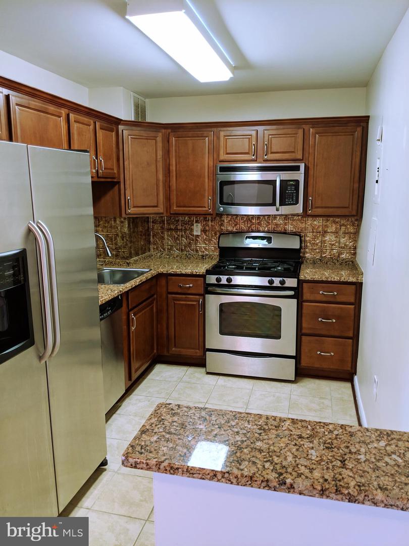 130 Slade Ave #520 Property Photo 5
