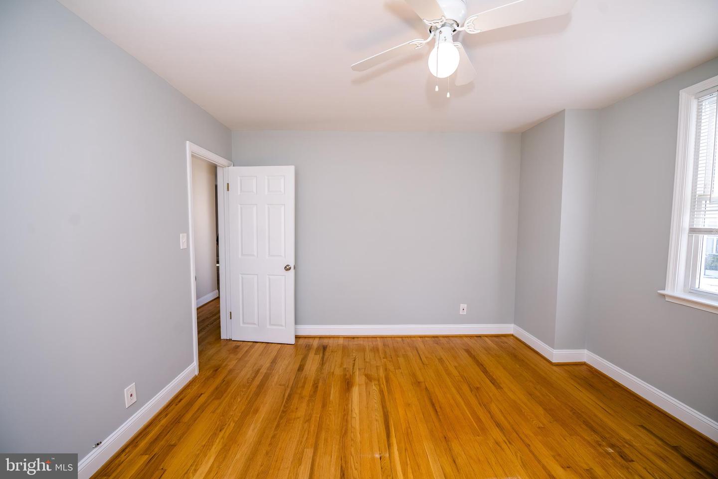 2930 Summit Ave Property Photo 8