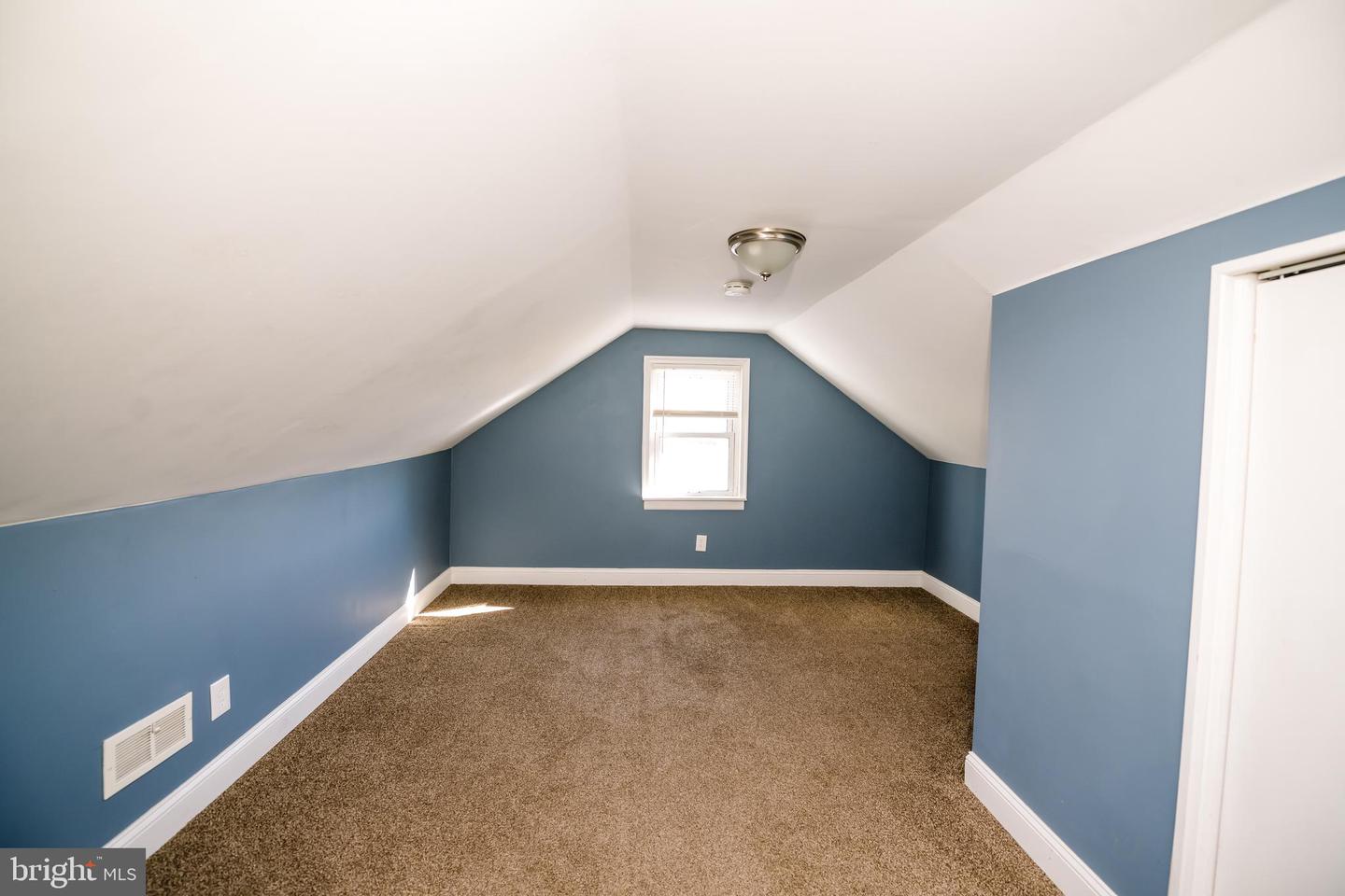 2930 Summit Ave Property Photo 12