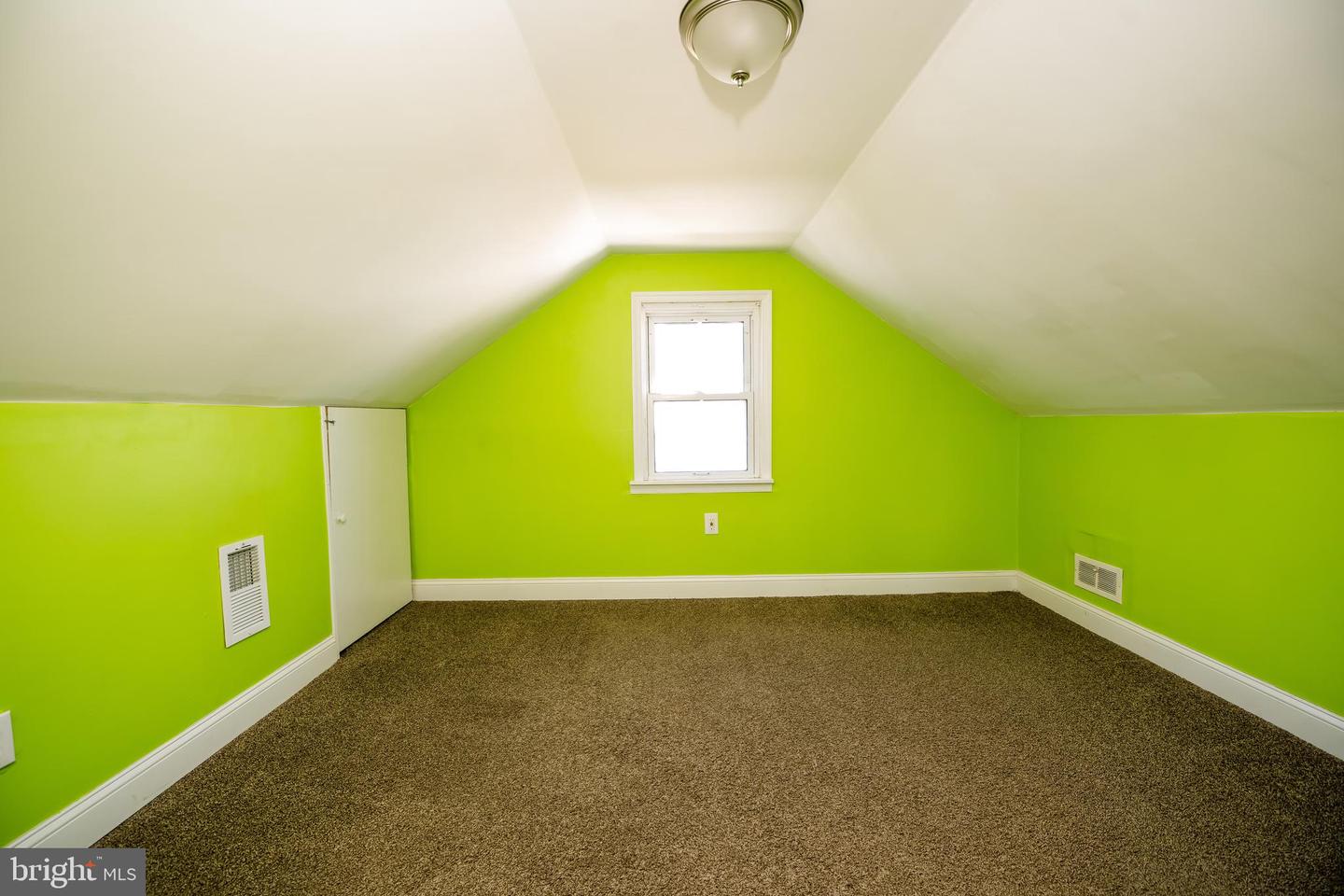 2930 Summit Ave Property Photo 14