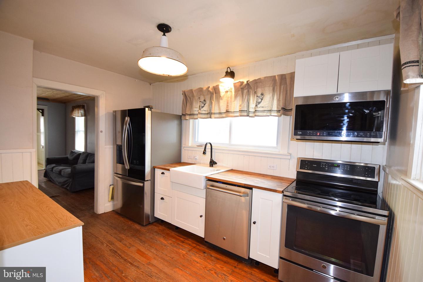8142 Bletzer Rd Property Photo