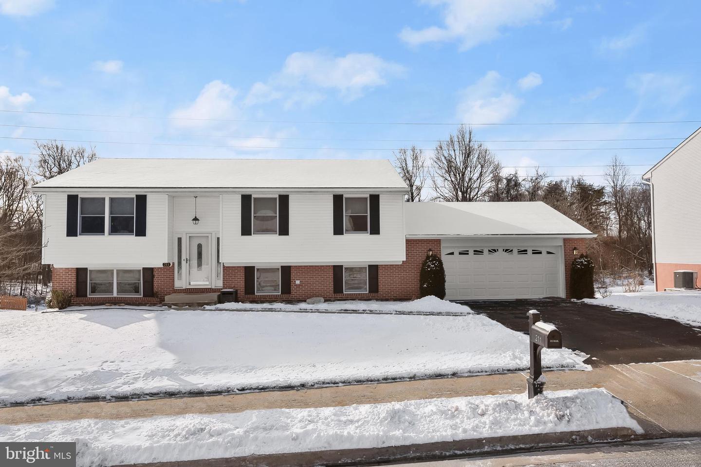 211 Fox Haven Ct Property Photo