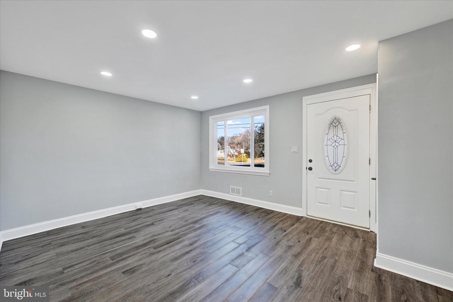 7421 Holabird Ave Property Photo 3