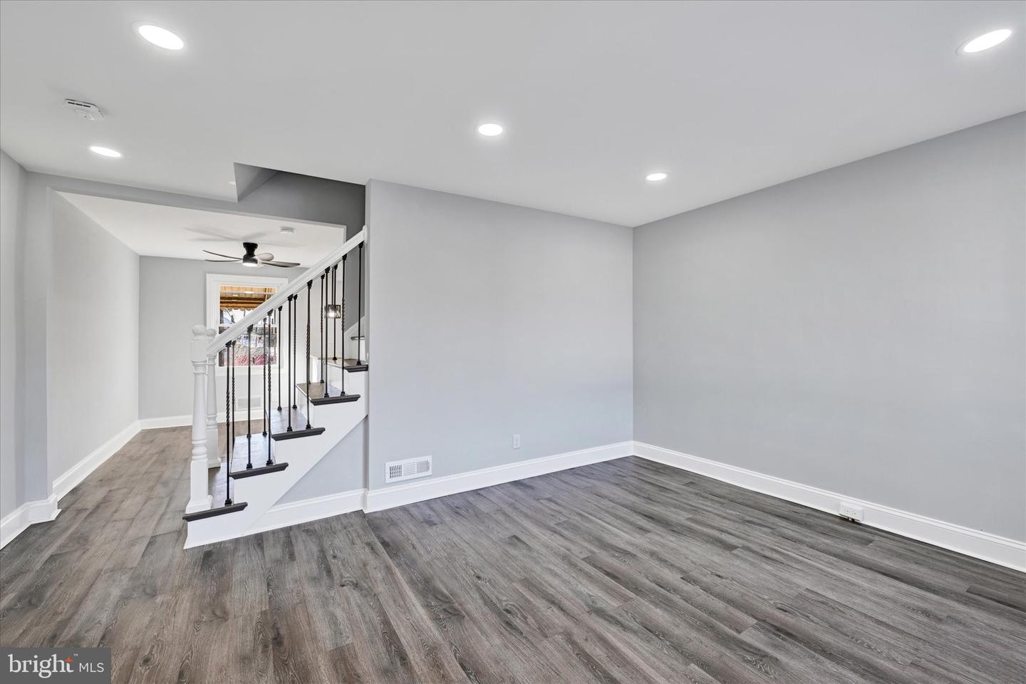 7421 Holabird Ave Property Photo 4