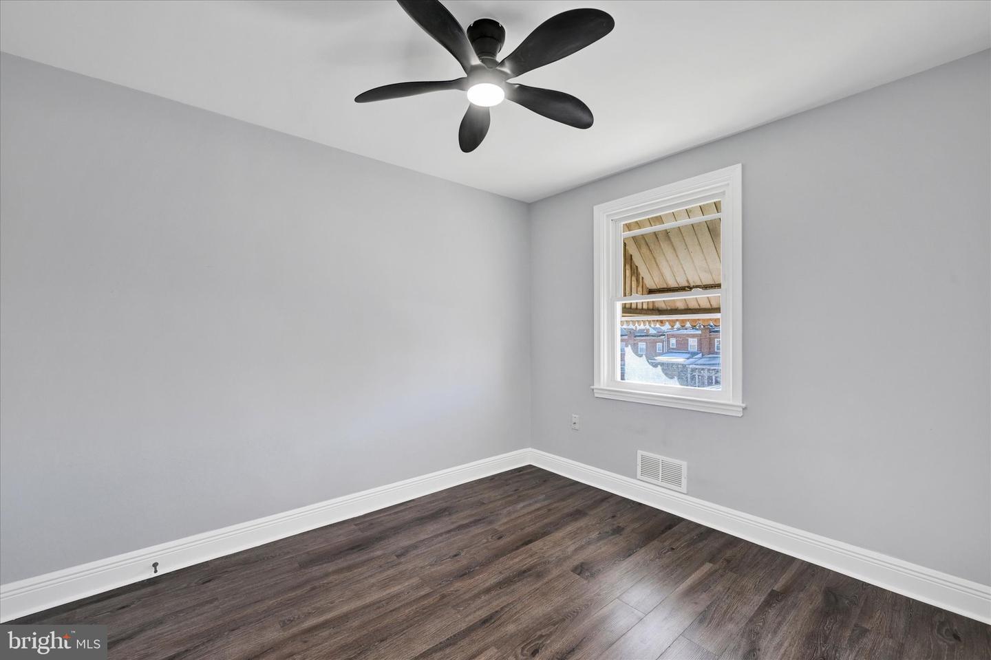 7421 Holabird Ave Property Photo 15