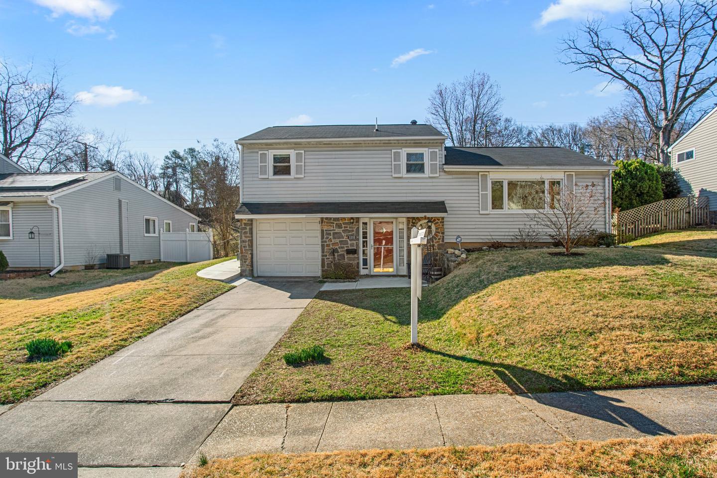 1115 Meadowlark Dr Property Photo