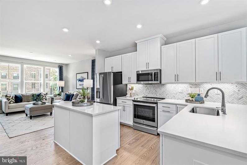 Four Roses St #clarendon 4-story Property Photo 6