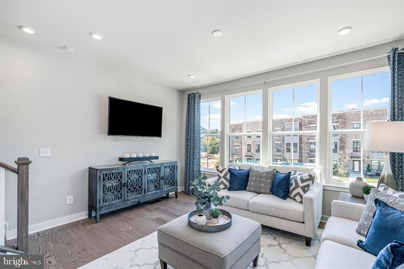 Four Roses St #clarendon 4-story Property Photo 10