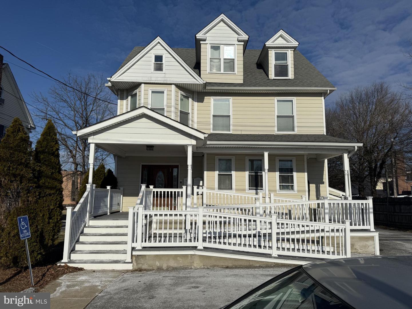 4 Sudbrook Ln Property Photo 2