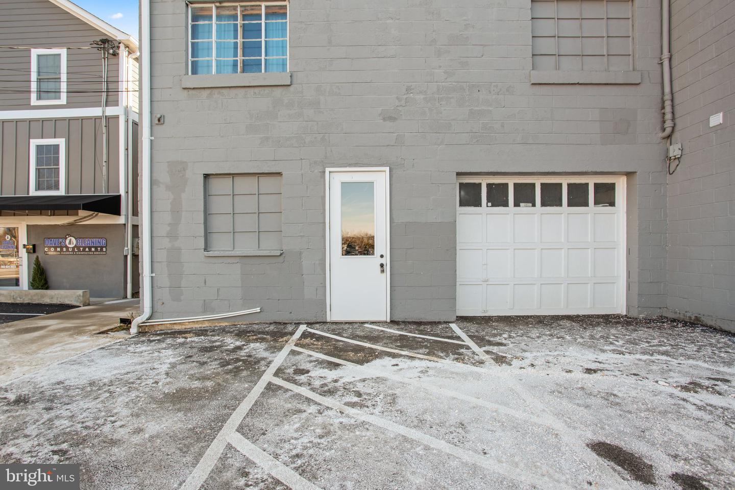 10712 B YORK RD Property Photo 1