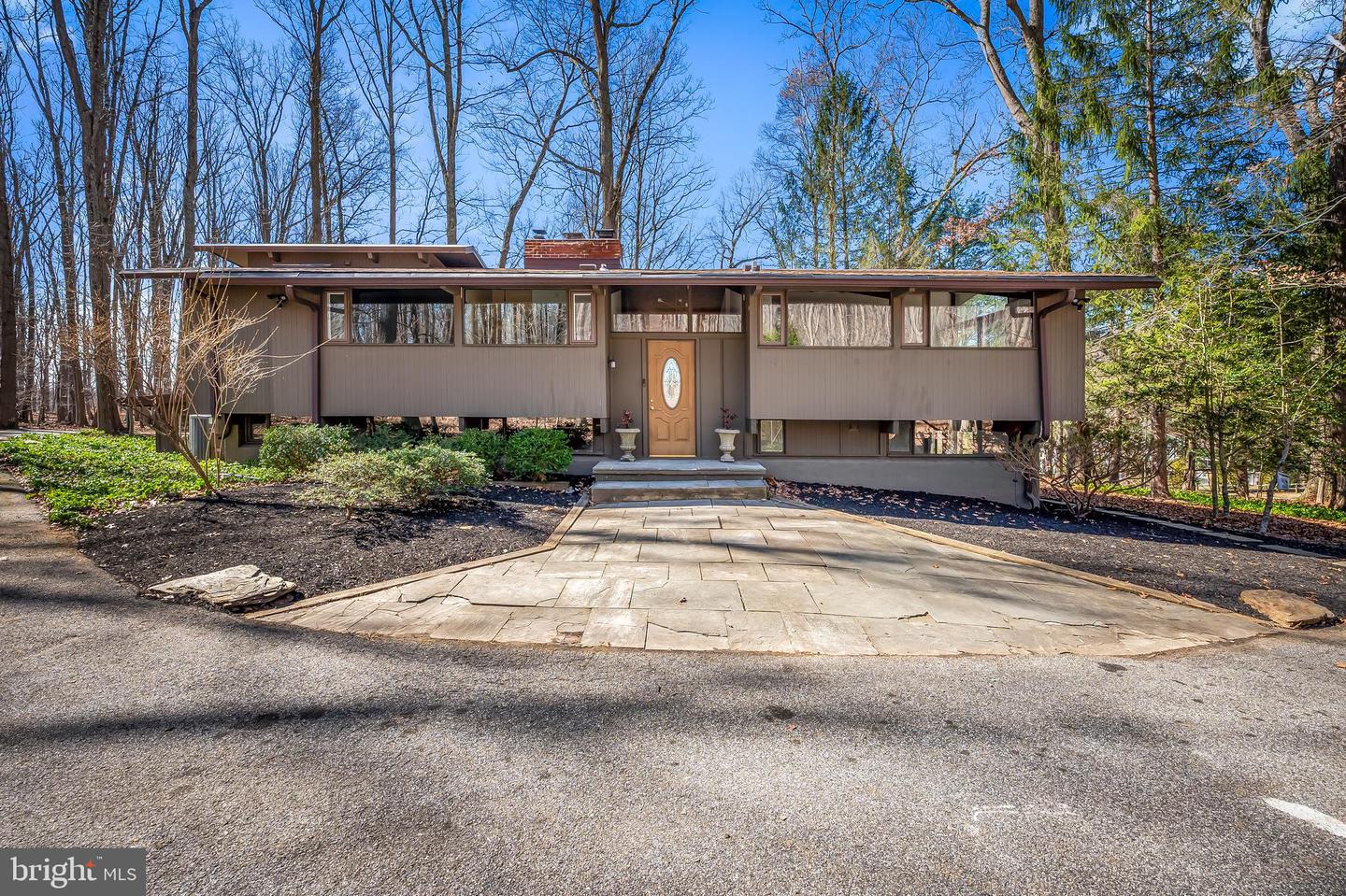 1817 Falls Rd Property Photo