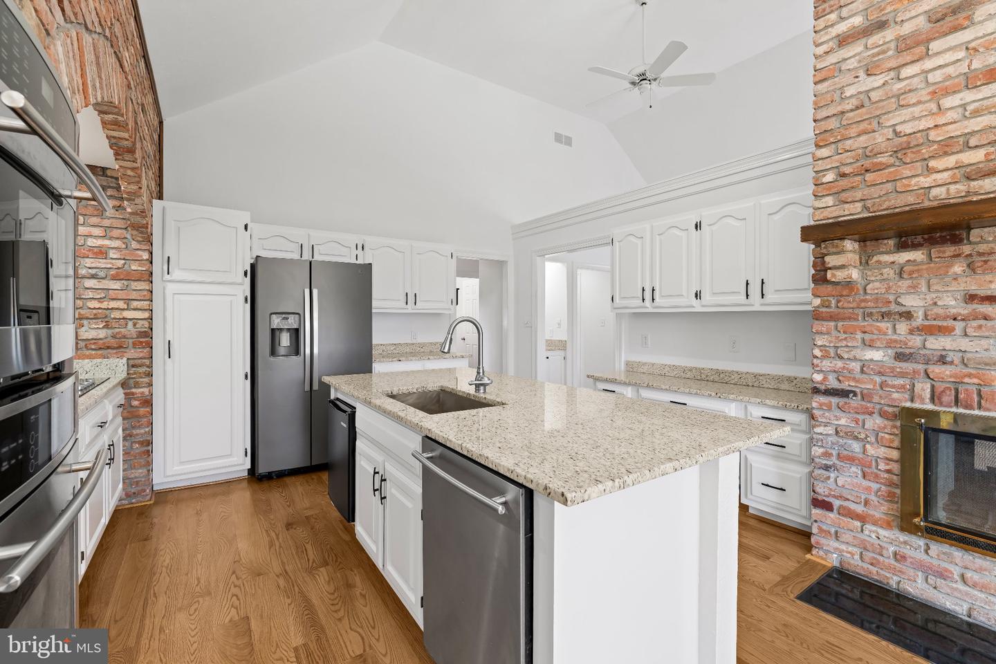 14110 Greencroft Ln Property Photo 23