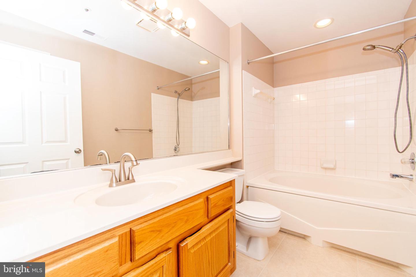 4408 Silverbrook Ln #k102 Property Photo 16