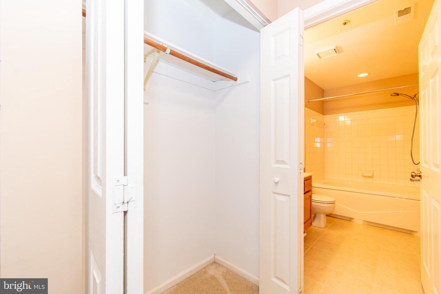 4408 Silverbrook Ln #k102 Property Photo 19