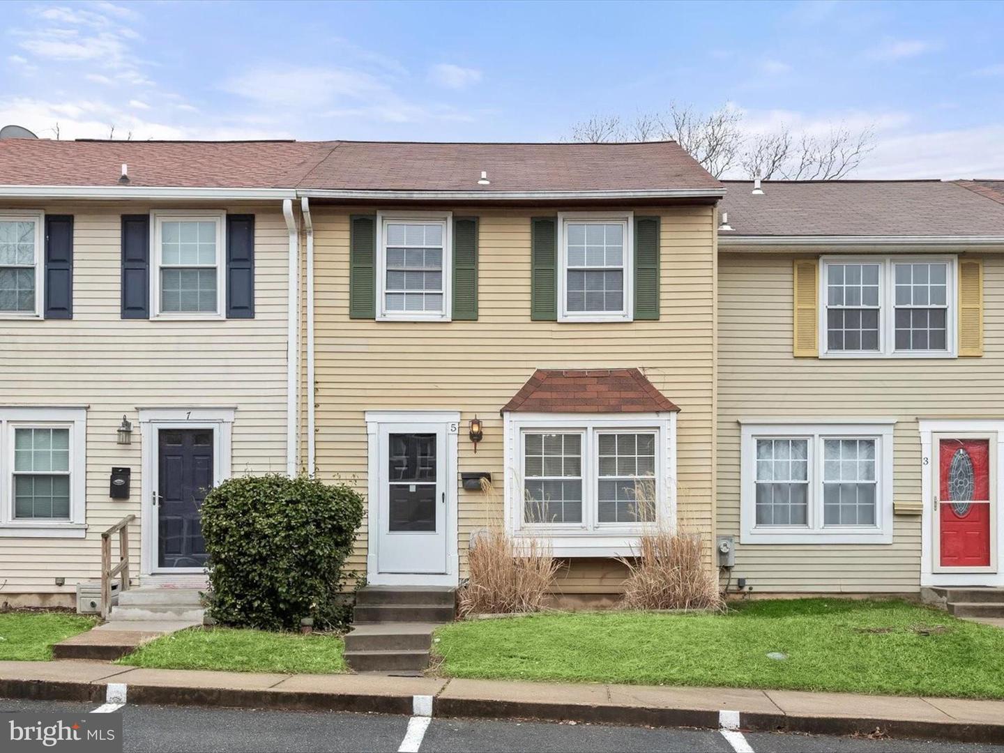 Amberly Kings Court Real Estate Listings Main Image