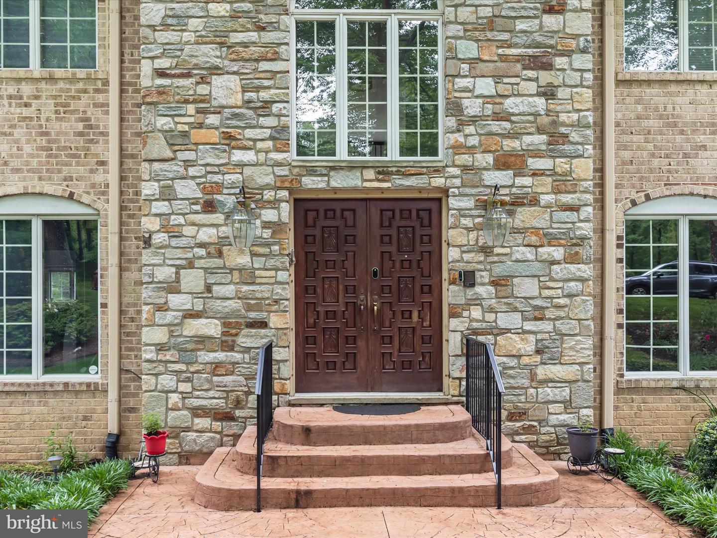 10 Brookstone Ct Property Photo 2