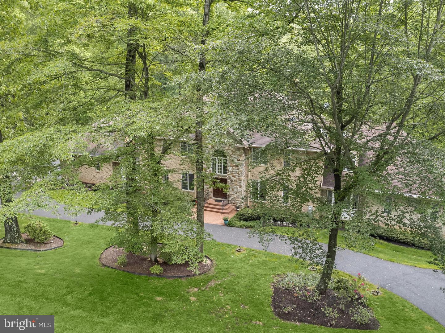 10 Brookstone Ct Property Photo 3