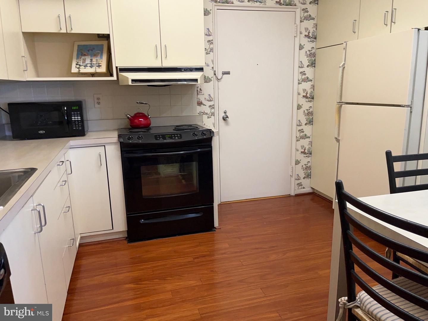 11 Slade Ave #603 Property Photo 3