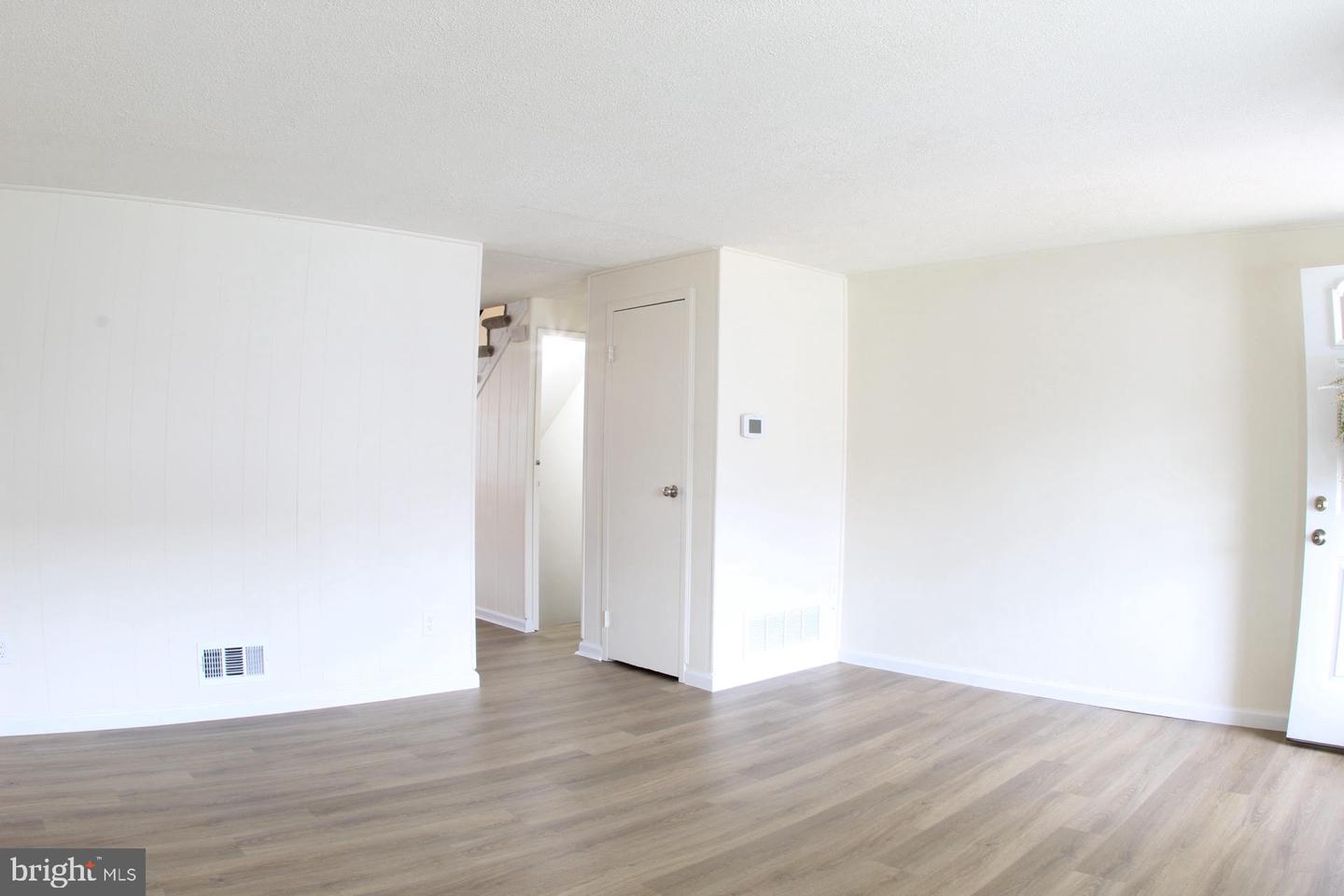 7858 Saint Claire Ln Property Photo 5