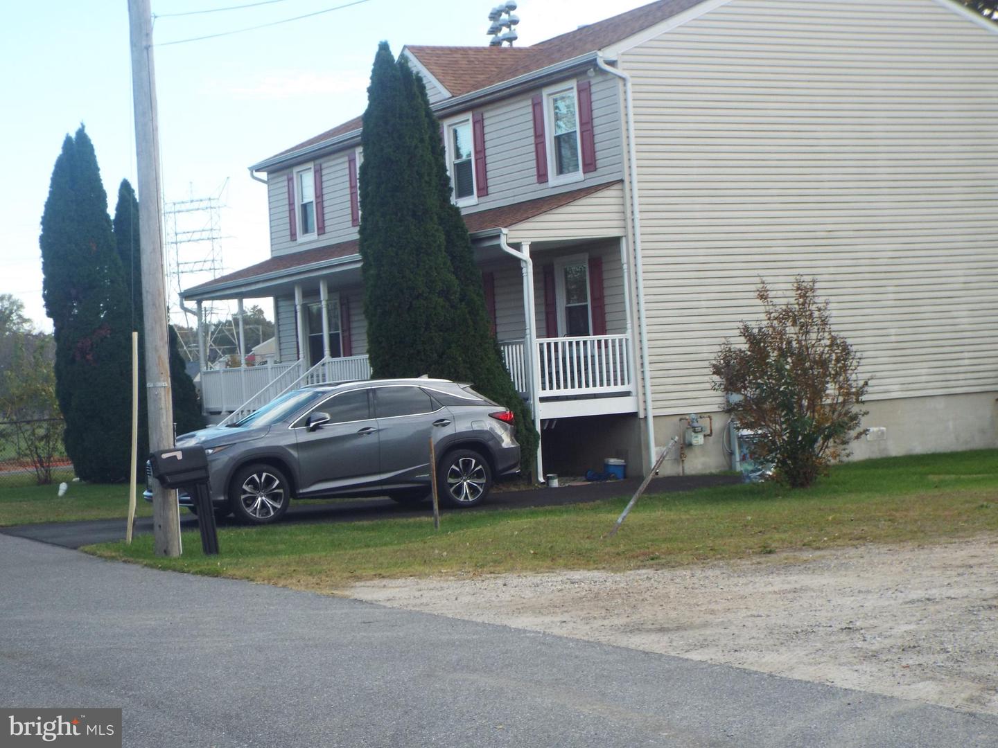 13 TURNER AVE Property Photo 1
