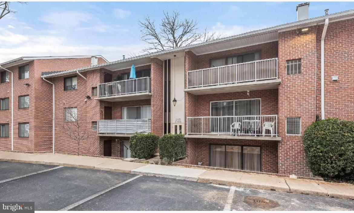 203 Cork Ln #t-4 Property Photo 6
